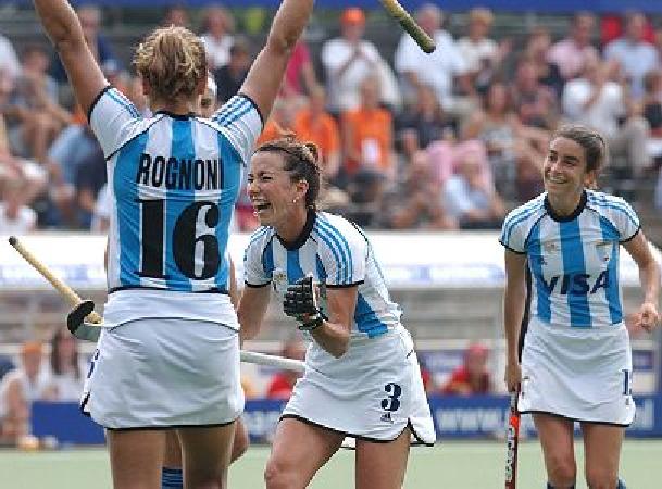 22-08-01 Partido contra Espaa - (foto obtenida de www.championstrophy.nl ) 