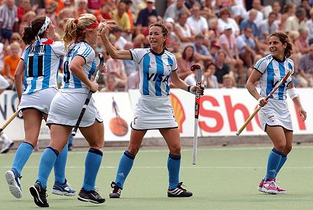 22-08-01 Partido contra Espaa - (foto obtenida de www.championstrophy.nl ) 